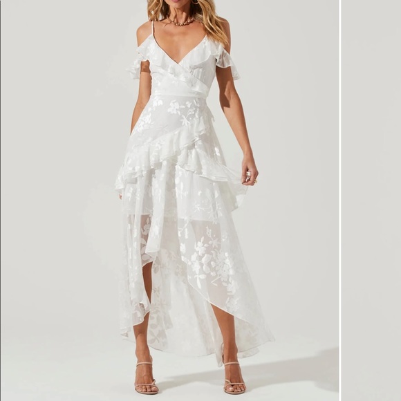 Astr Dresses & Skirts - ASTR The Label PEMBERLEY FLORAL HIGH LOW DRESS